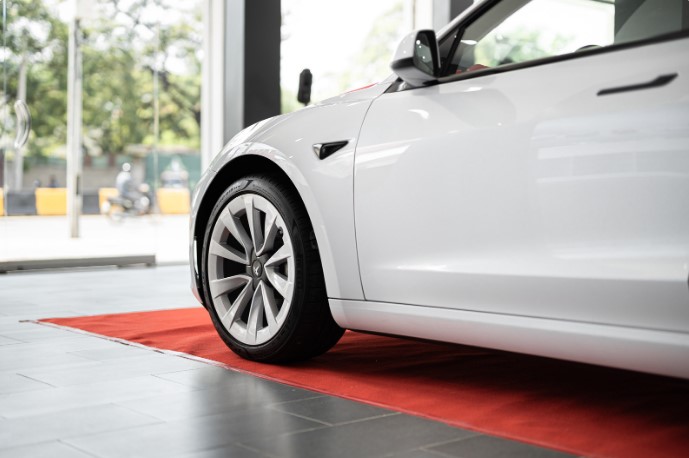 Що робити, якщо не приходить оновлення прошивки на Tesla?